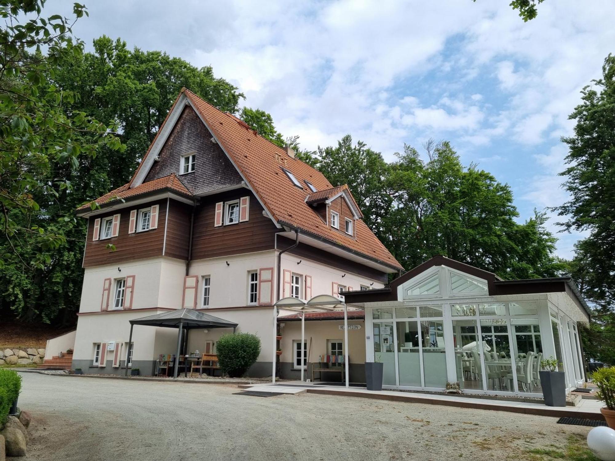 Strandhotel Lindequist ゼリン エクステリア 写真